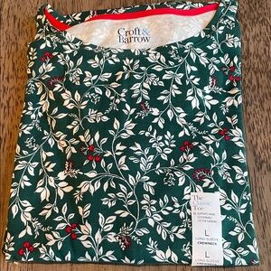 Women’s Croft & Barrow Green With Leaves & Berries Long Sleeve Crewneck T-Shirt